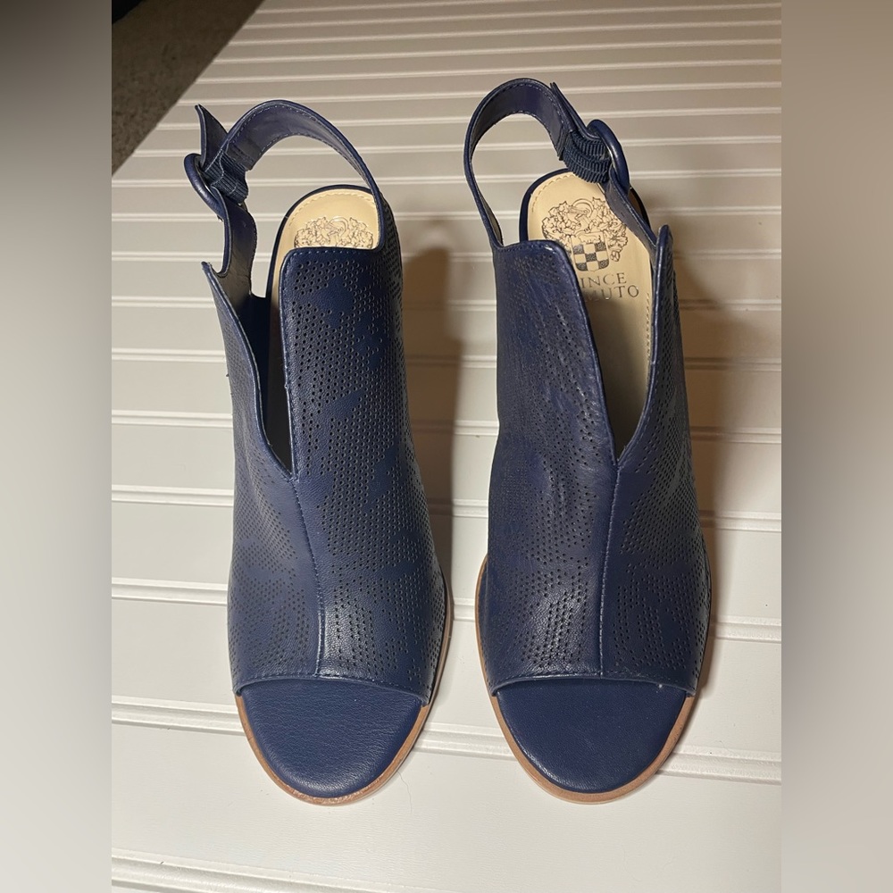 Dark blue Vince Camuto size 9. Never worn!